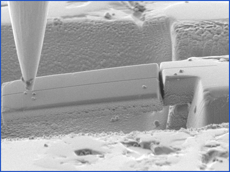 微納尺度下人字形切槽斷裂測試